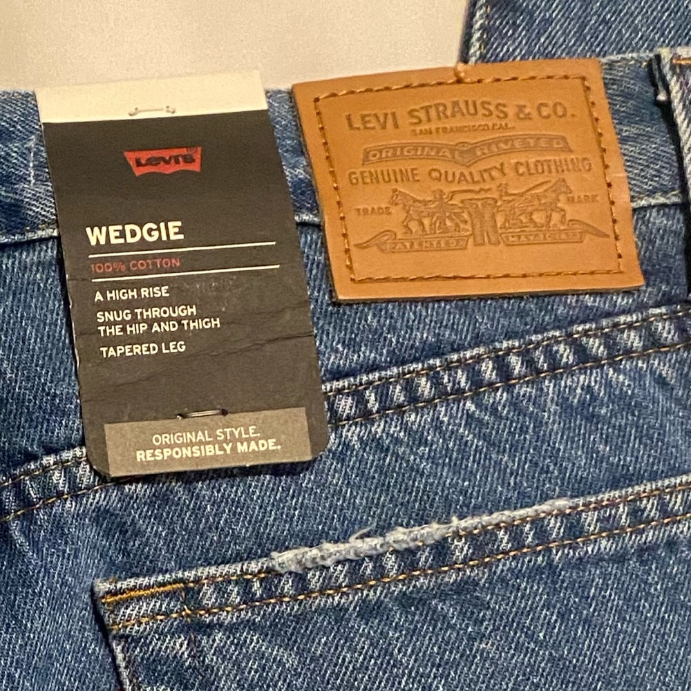 NWT! High Rise Levi Jeans - Picture 7 of 9